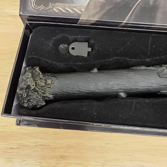 Harry Potter Wand With Illuminating Tip The Noble Collection WORKS!!! - Picture 2 of 9